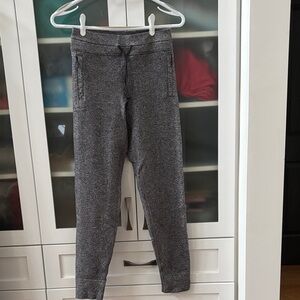 Lululemon Engineered Warmth joggers NWOT SZ 2 grey black🖤🖤🖤